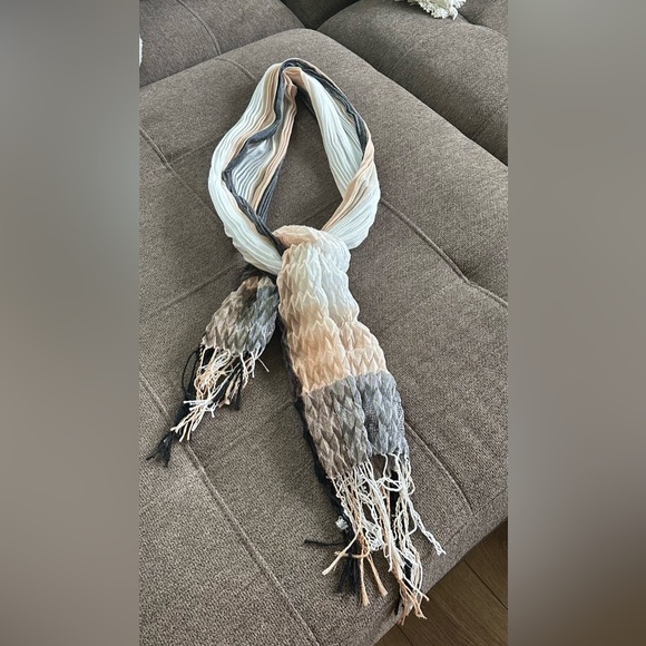 Scarf - Picture 2 of 4